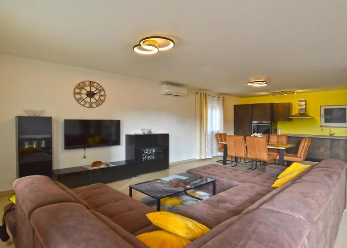 Emilio Apartment
